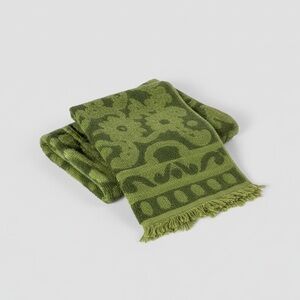 Vintage 70’s 2 Pc. Cannon Royal Family Rose Patterned Sculpted Towel Set